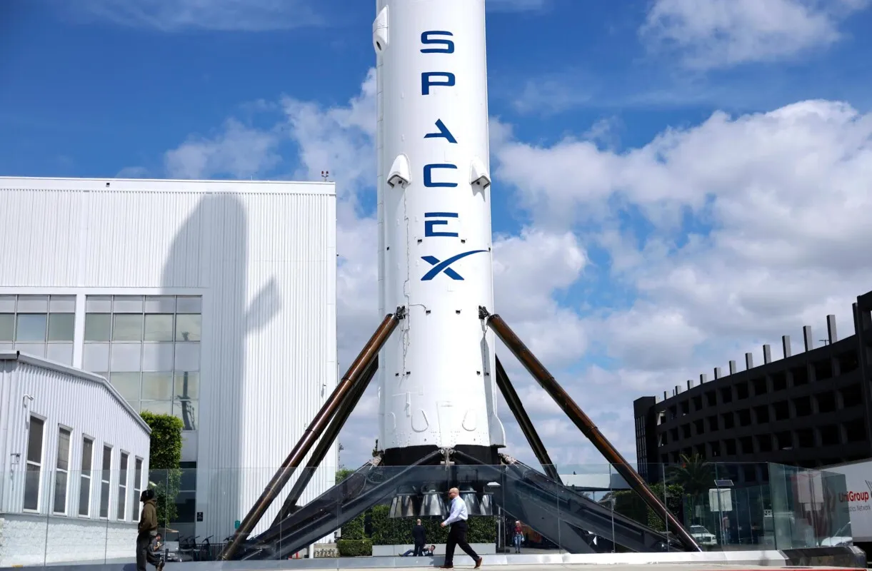 Gambar Saham SpaceX (SPCX) Geser Amazon (AMZN), Kapitalisasi Pasar Tembus $2,94 Triliun!