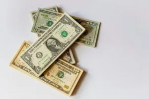 Nilai Tukar Rupiah Hari Ini (10/7): Menguat Tipis, Dolar AS Betah di Kisaran Rp18.077
