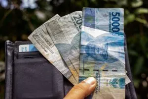 Rupiah Tertekan (13/7), Nilai Tukar Tembus Rp18.140 per Dolar AS!