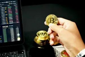 Emas vs Bitcoin Juli 2026: Duel Saat Rupiah Melemah
