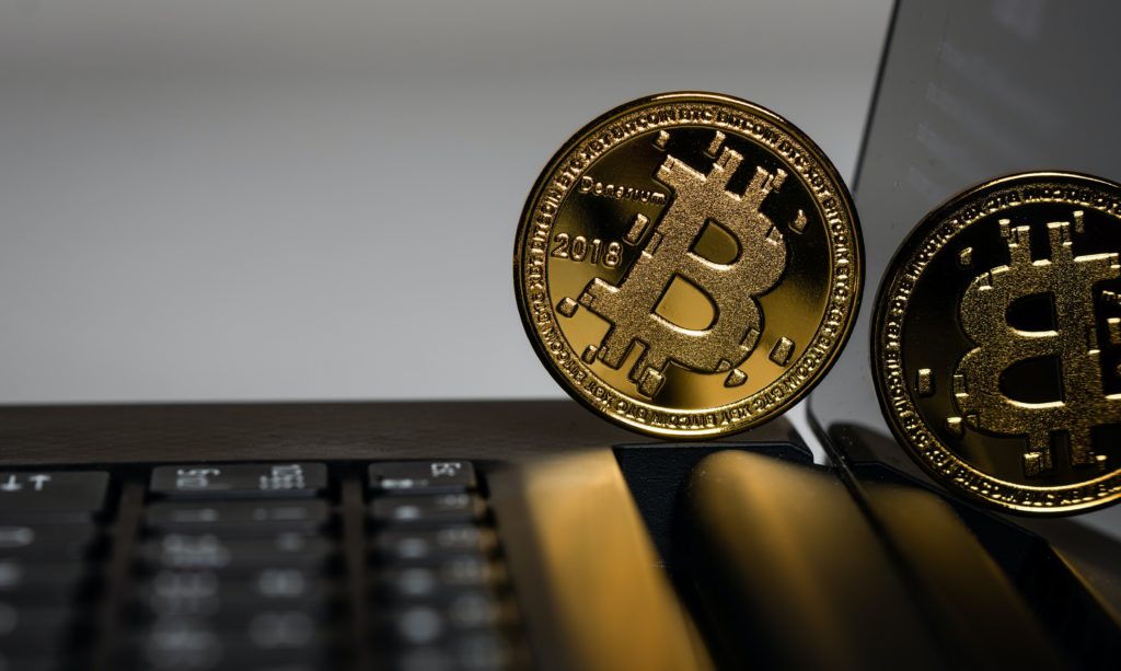 Hari ini, Selasa 18 Agustus 2020, harga Bitcoin sukses menembus harga 184 juta Rupiah atau setara dengan 12.400 Dolar AS setelah sebelumnya berada di kisaran 168 juta Rupiah pada 12 Agustus 2020.