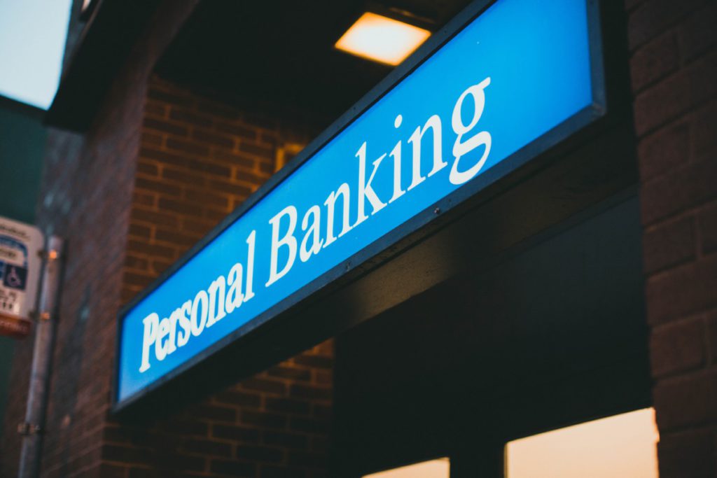 contoh lembaga keuangan bank