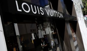 Eksklusif, Louis Vuitton Luncurkan Via Tile Trunk untuk 200 Pemilik NFT!