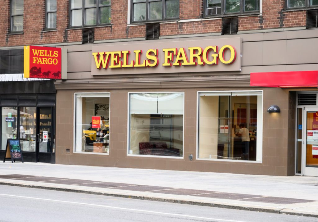 Respon Wells Fargo