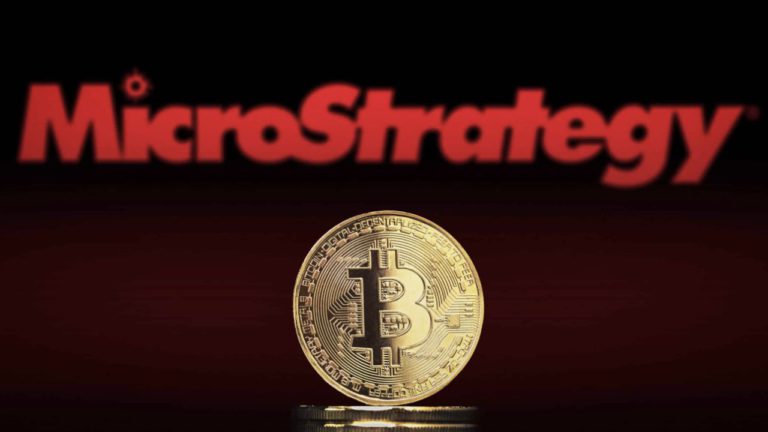 MicroStrategy Rugi Besar $12,5 Miliar di Q1 2026, Tapi Koleksi BTC Malah Meningkat Tajam?