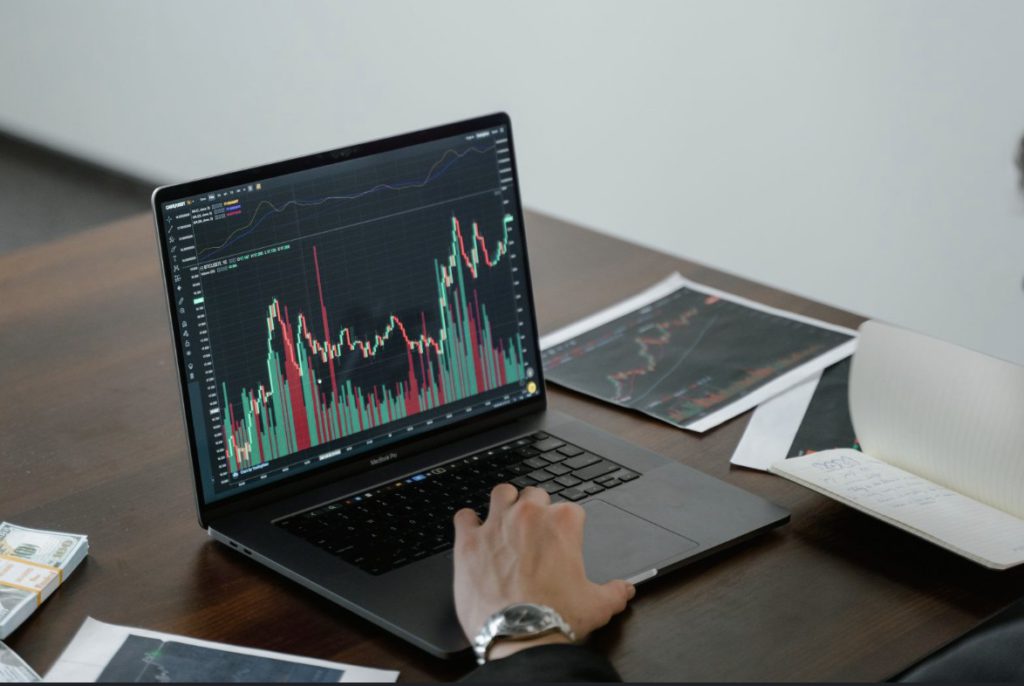 keunggulan laptop dibanding desktop untuk trading