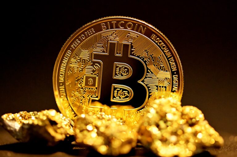 Bitcoin (BTC) Q3 2026: Siap-siap Lonjakan Juli, Koreksi di Agustus, dan Titik Terendah di $39.000!
